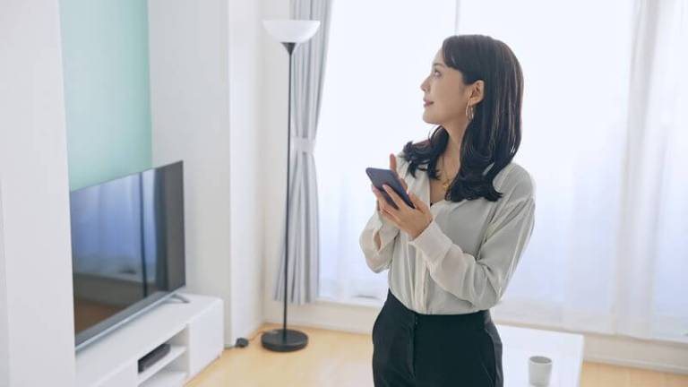 自宅をスマートホームにするために必要なものを解説。導入・活用事例も紹介