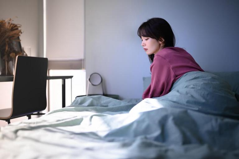 一人暮らしで寝坊をしない方法を解説。寝坊の原因から対策を考える