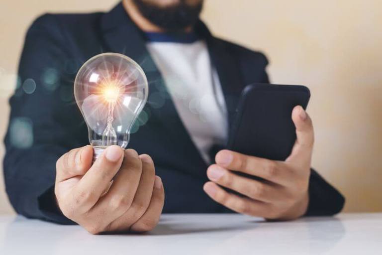 スマート電球の選び方や活用シーン、導入に必要な機器や環境を解説