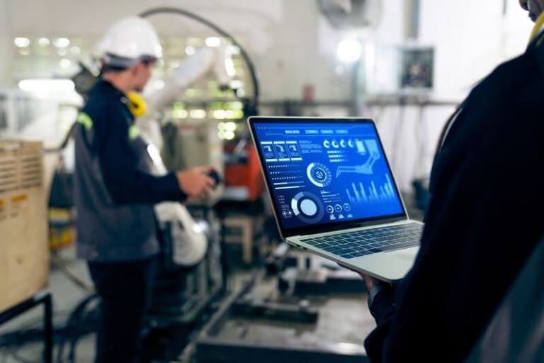 製造業におけるIoT技術活用とは。スマートファクトリーのポイントを解説